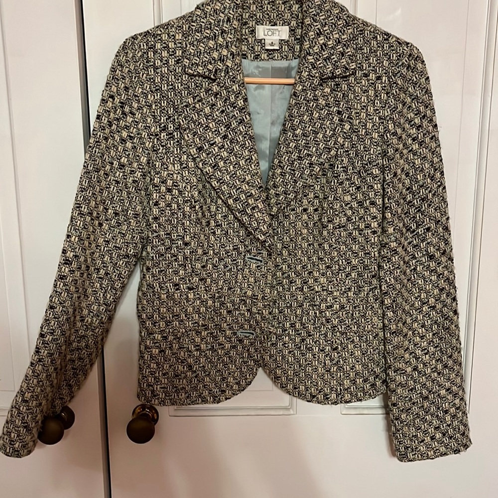 Ann Taylor woman’s boucle blazer in cream and brown with light blue.